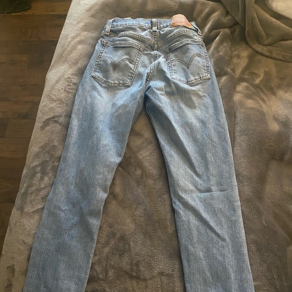 Levi’s wedgie - Picture 2 of 4
